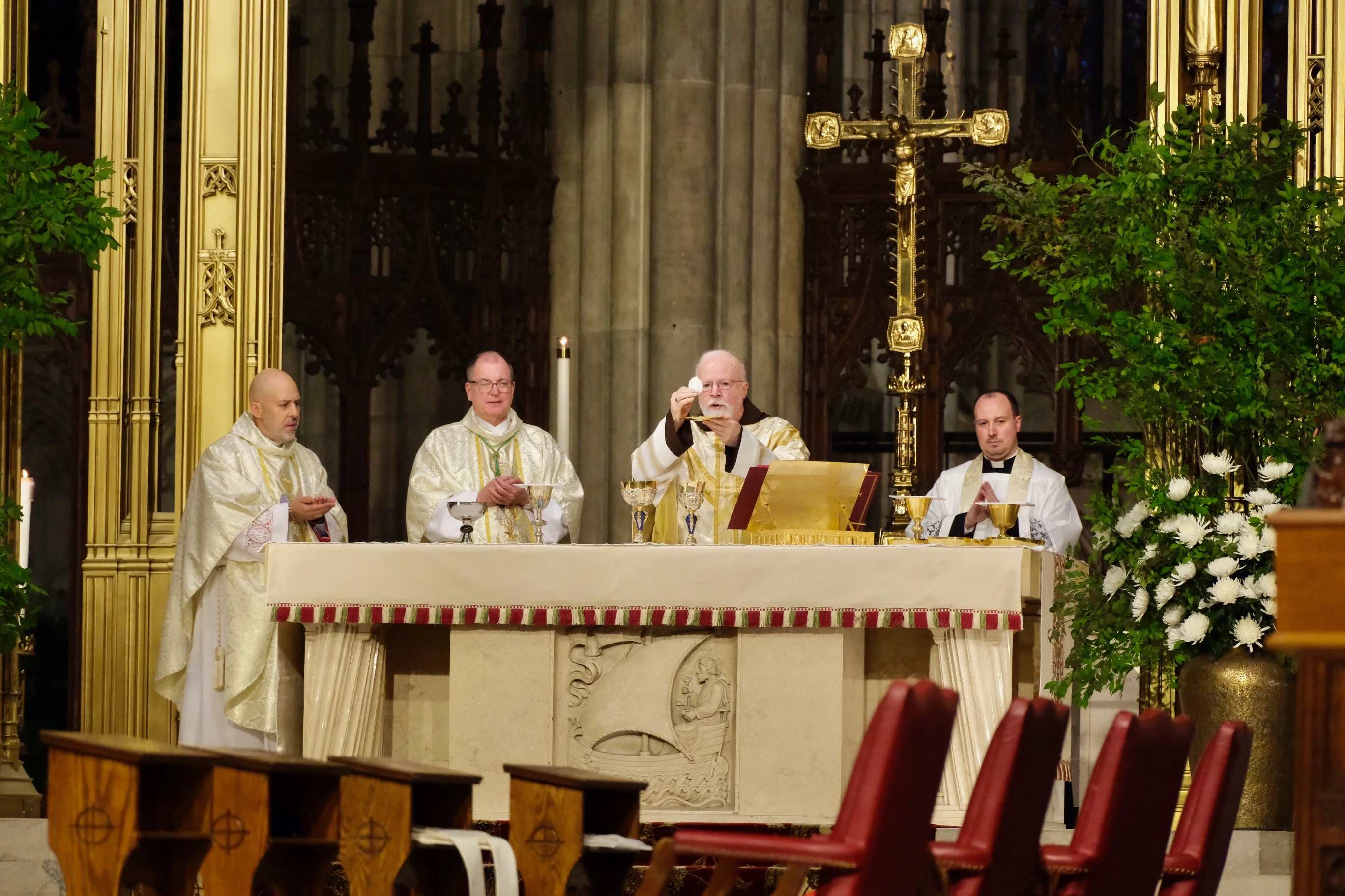 Kardinaal Seán O’Malley, de recent met pensioen gegane kardinaal van Boston, leidde de Mis en hield de homilie voordat de Eucharistische Processie begon. Credit: Zach Fiedler/Napa Institute