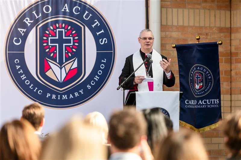 Carlo Acutis Katholieke Basisschool in Melbourne, Australië, geopend in 2025 — slechts enkele maanden voor de kanonisatie van Carlo Acutis. Oprichter Damian Howard reisde 16.000 kilometer naar Italië om Acutis’ moeder in Assisi te ontmoeten tijdens de planning van de school. Credit: Foto met dank aan Carlo Acutis Katholieke Basisschool in Melbourne, Australië