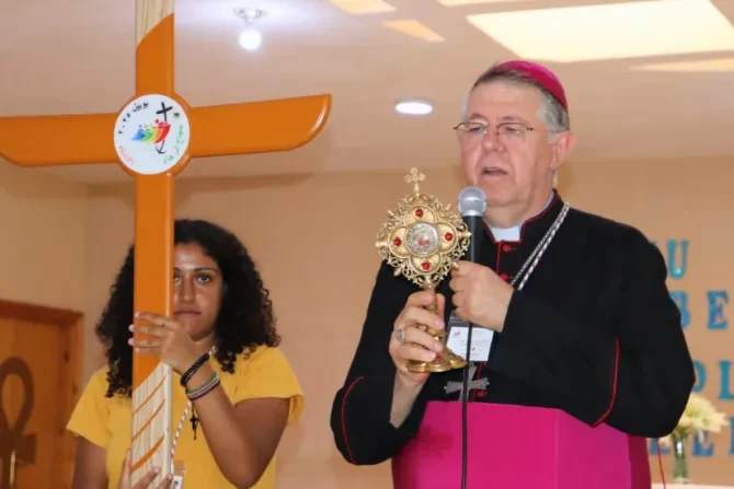 De jubileumdagen in Egypte begonnen met een feestelijke Mis in de Sint-Catharinakathedraal in Alexandrië, voorgegaan door de apostolisch vicaris van de Latijnen in Egypte, bisschop Claudio Lurati, en gemarkeerd door de ontvangst van de relieken van de zalige Carlo Acutis. Credit: Foto met dank aan het Apostolisch Vicariaat van de Latijnen in Egypte