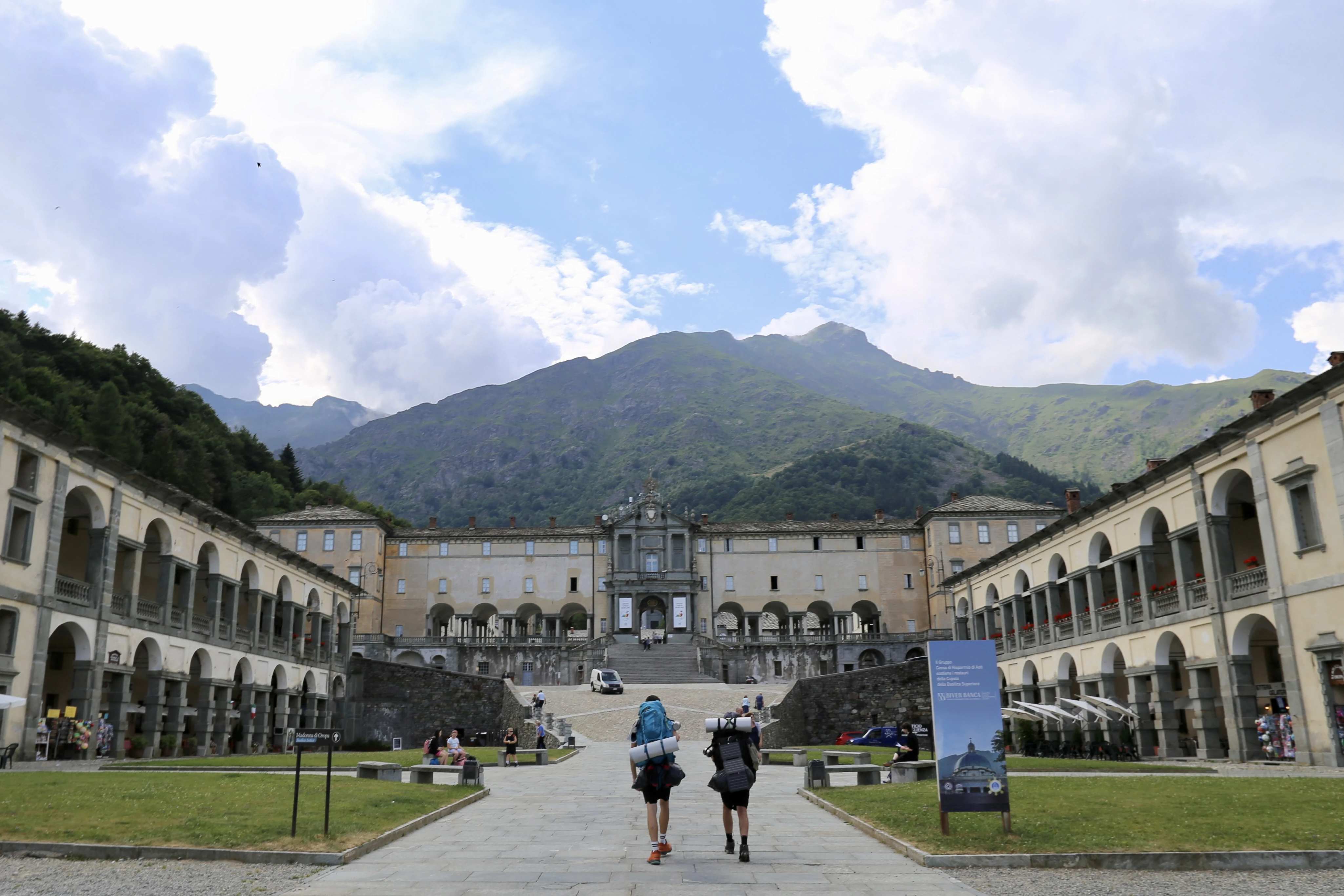 Eeuwenlang hebben pelgrims de Marian Sanctuary van Oropa, Italië, beklommen. Credit: Courtney Mares