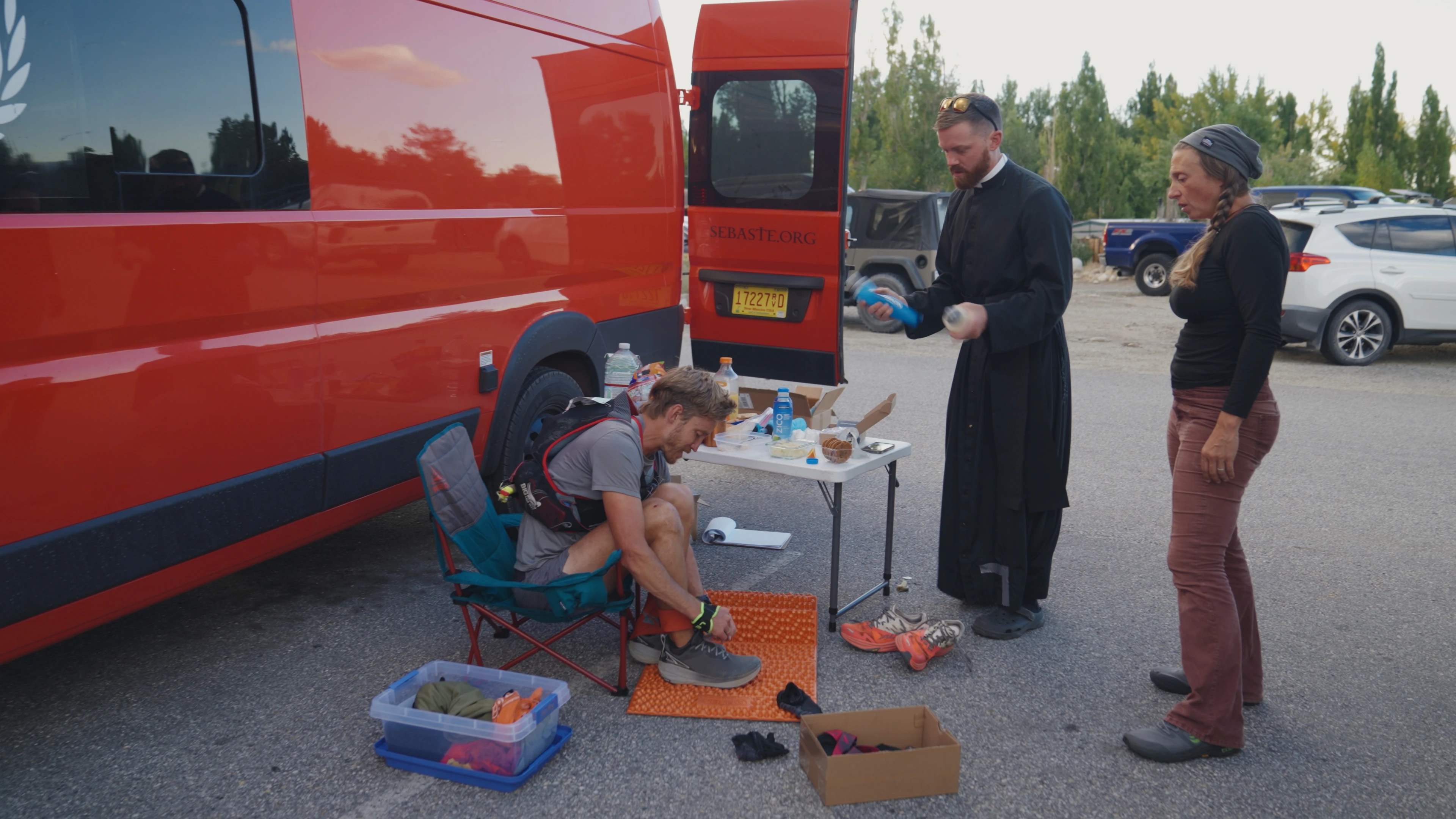 Jonathan Kuplack en zijn zorgteam bij een hulppost tijdens "The Mammoth." Credit: Jacob Schmiedicke