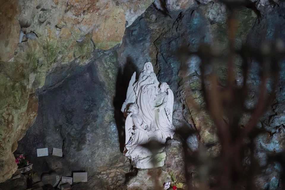 Een standbeeld in de grot bij het Heiligdom van La Sainte-Baume. Credit: Heiligdom van La Sainte-Baume