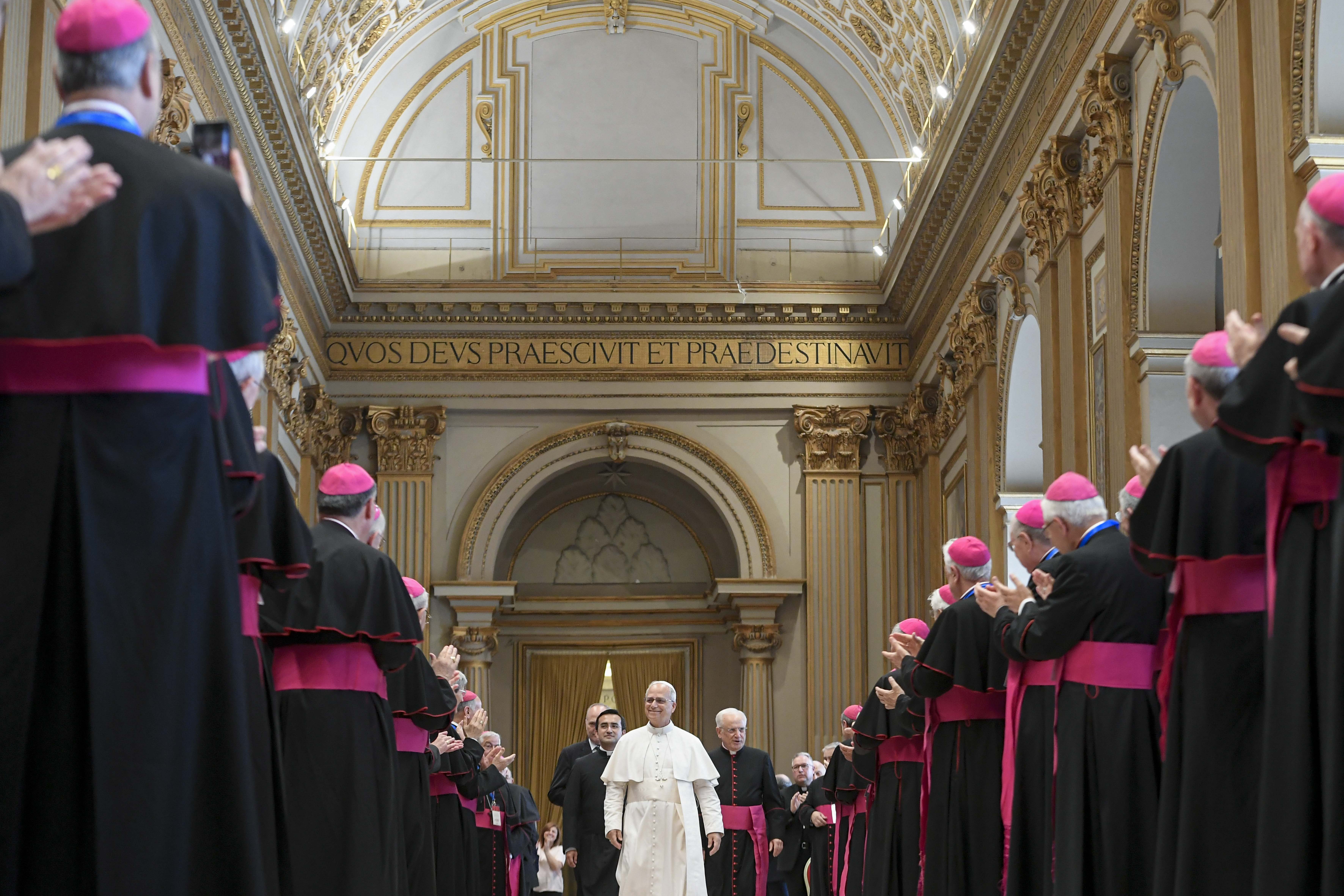 Paus Leo XIV ontvangt de Italiaanse bisschoppenconferentie tijdens een audiëntie op 17 juni 2025 in het Vaticaan. Credit: Vatican Media