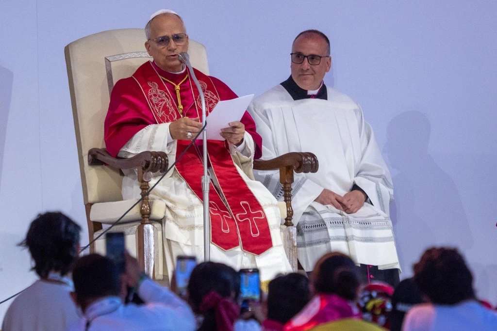Paus Leo XIV richt zich tot honderdduizenden jongeren en pelgrims voorafgaand aan een wake in Tor Vergata, Rome, zaterdag 2 augustus 2025. Krediet: Daniel Ibáñez/CNA