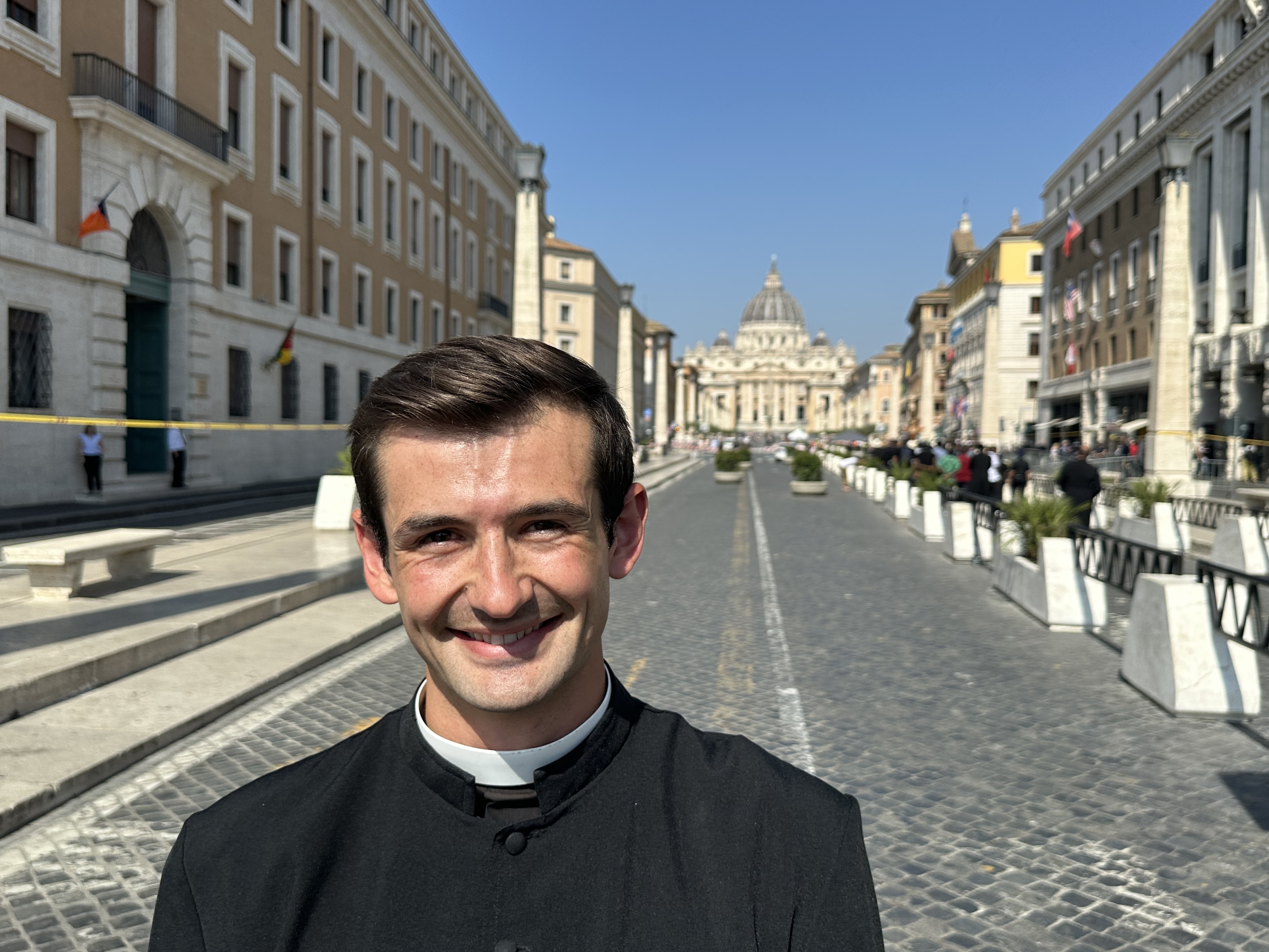 Pepe Zinkewich poseert in Rome nabij Vaticaanstad, dinsdag 24 juni 2025. Credit: Courtney Mares/CNA