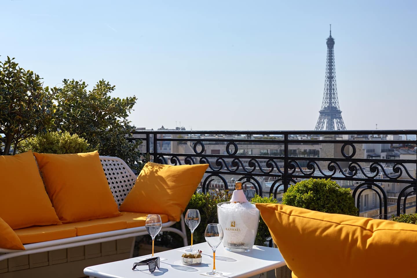 Paris Travel Guide: Luxury Travel with Exclusive Resorts