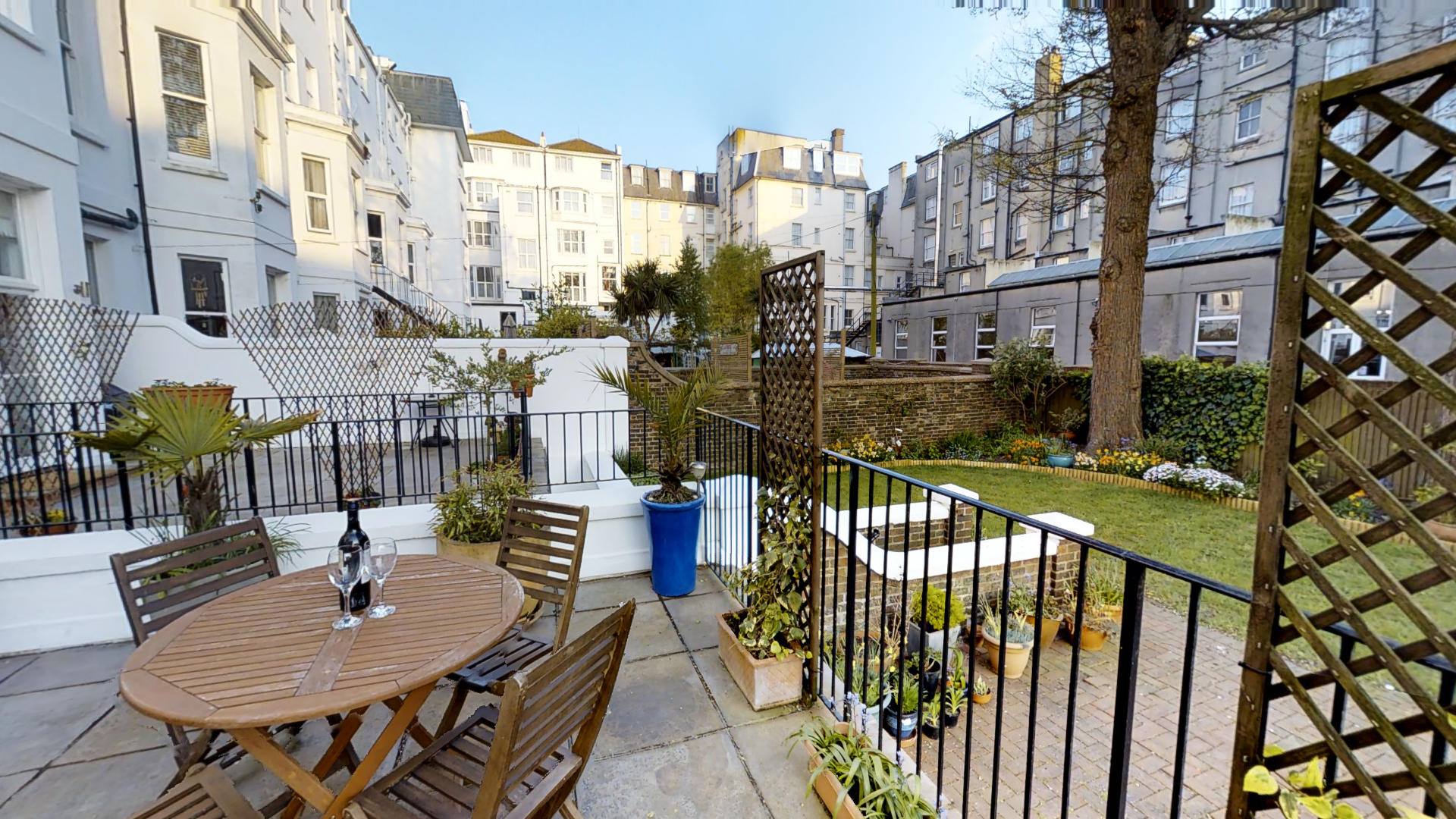 Luxury holiday apartment rental in Eastbourne with sun terrace