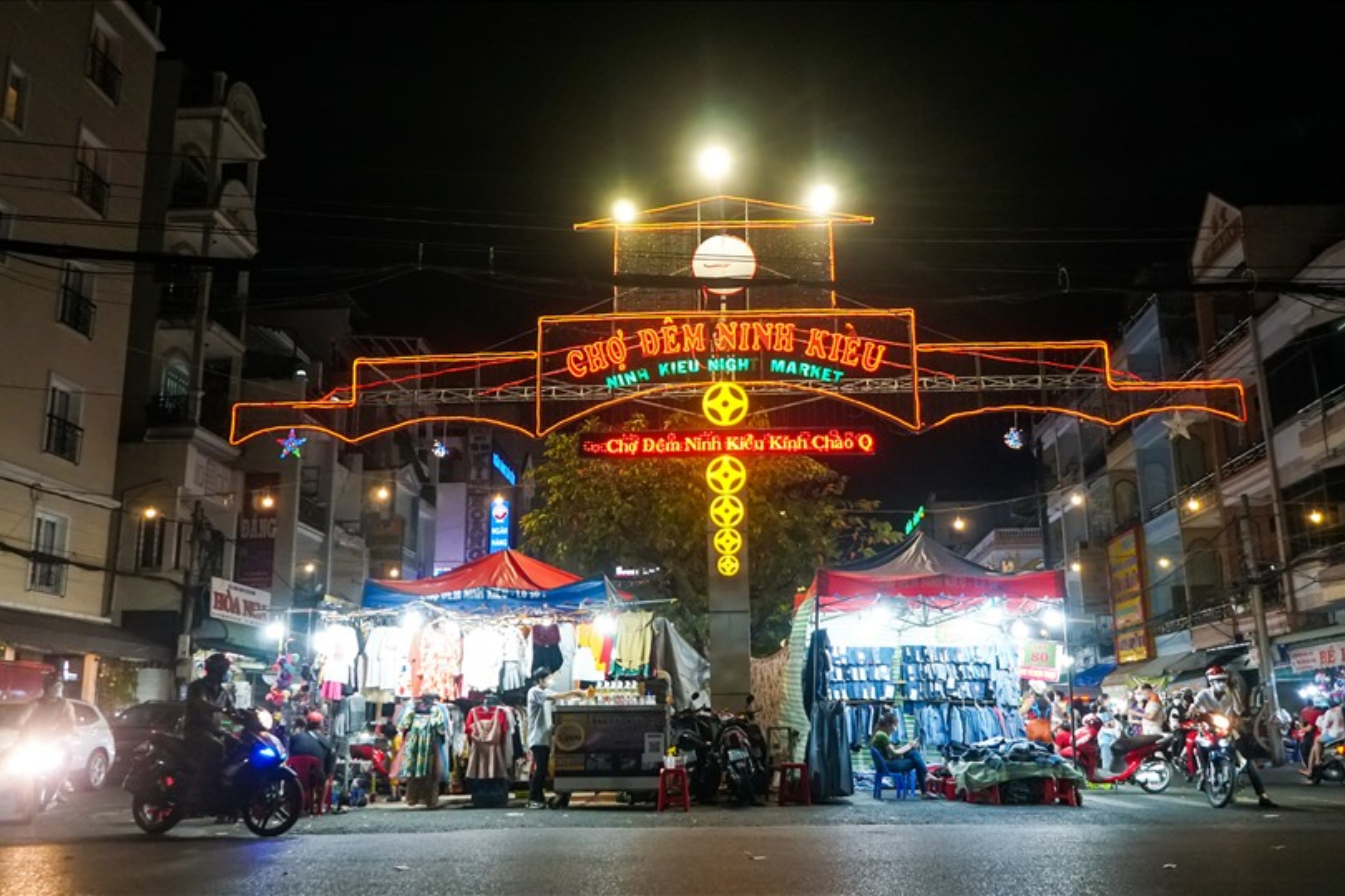 Chợ đêm Cần Thơ