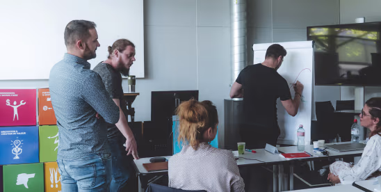 What are the different types of leadership?