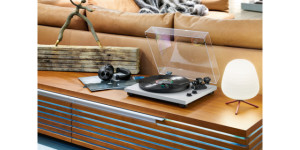 TN-400BT Analog Turntable with Bluetooth