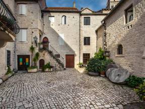 Palača Garagnin Farfogna (gradski muzej) 1