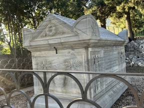 Grob don Frane Bulića 2