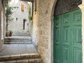 Palača Pelegrini Tambača