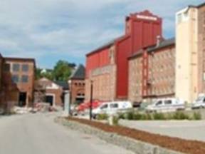 Parkeringsplassen foran Mølla og Sliperiet