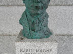 Byste Kjell Magne Bondevik