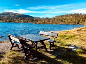 Rundatjønn benker fiskeplass 2021_foto AKTollefsen