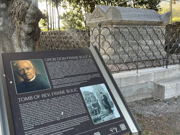 Grob don Frane Bulića 1