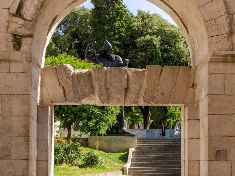 Zlatna vrata (sjeverni ulaz u palaču) 2