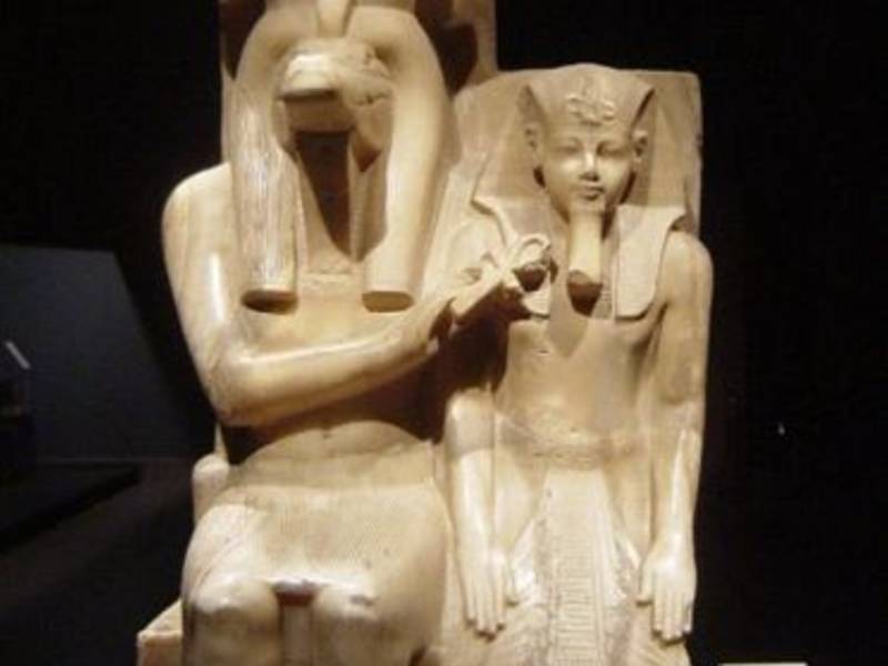 Amenhotep_III_and_Sobek1