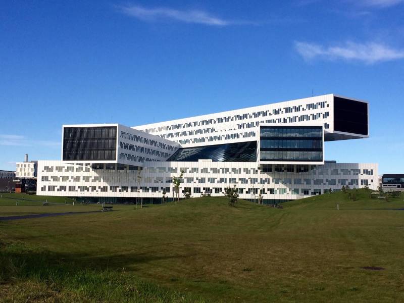 E6E90945-CE5B-4D3D-8EE3-06477961C2F4