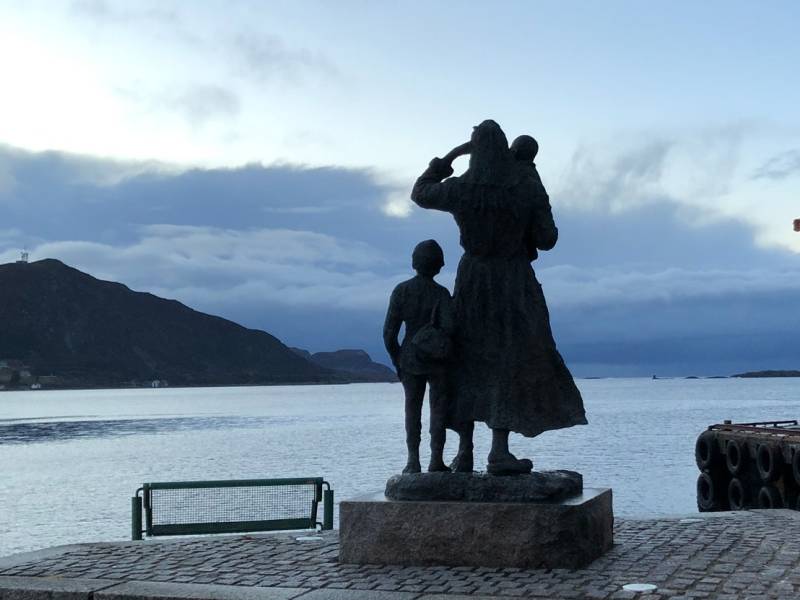 Fiskarkona på Vågsplassen i Fosnavåg sentrum