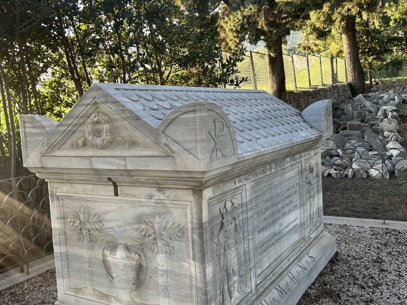 Grob don Frane Bulića 3