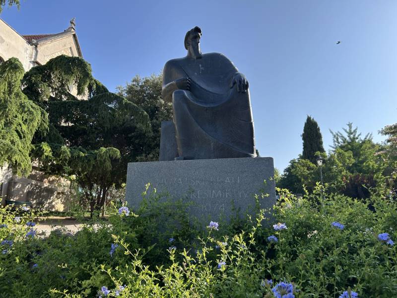Spomenik Petru Krešimiru