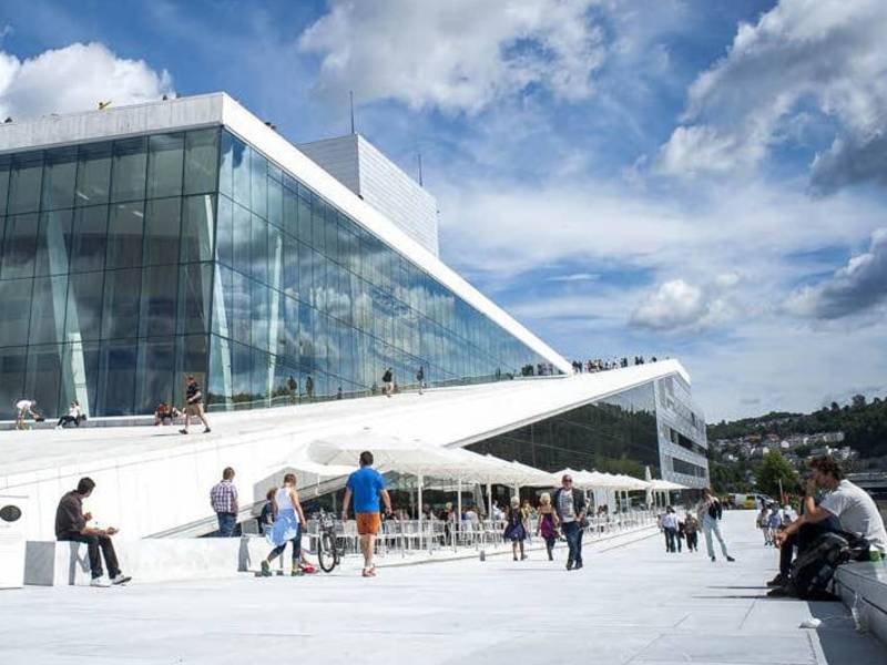 Oslo promenade operahus