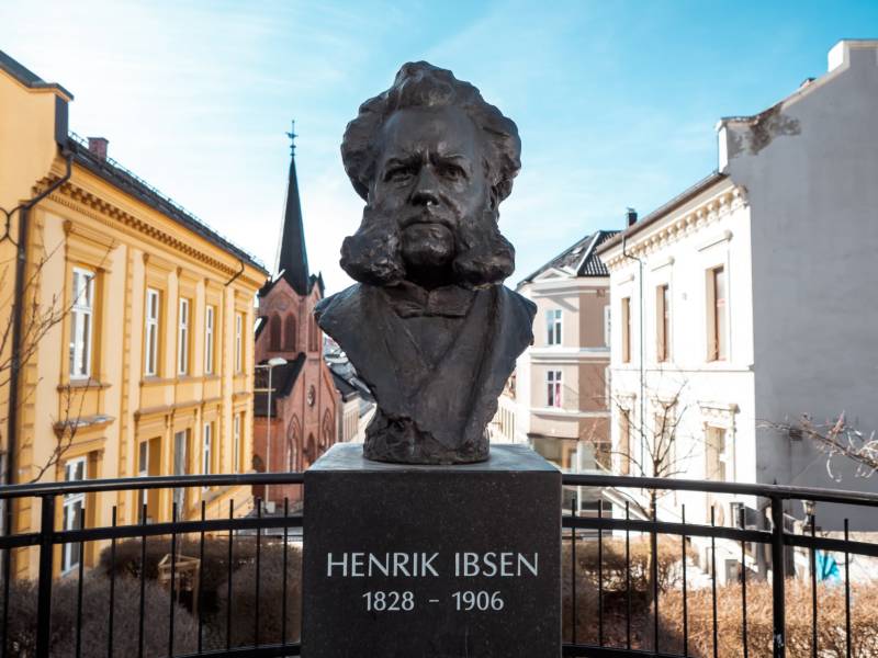 henrik-ibsen-byste-i-skien_charlotte_doevle-w1920