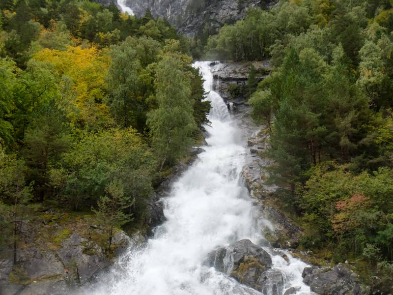 Lægdafossen_in_Næroyfjord