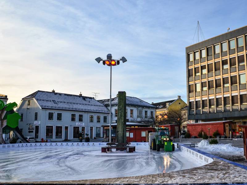 Skøytebane Larvik torg Foto UH VisitVestfold