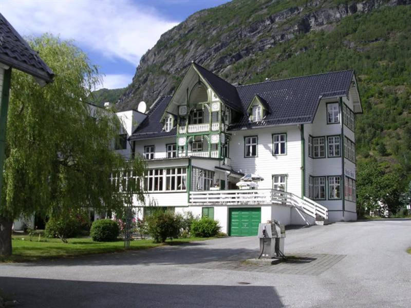 Hjelle Hotel