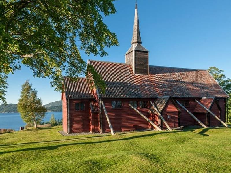 Kvernes Stavkirke