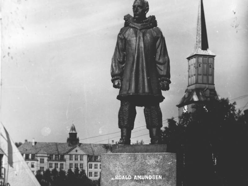 Roald Amundsen Monument