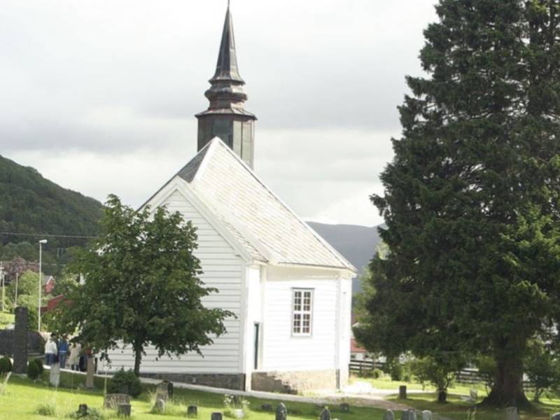 Leikanger kyrkje