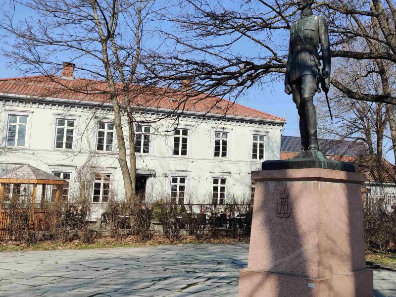 Kong Haakon VII (Statue) - Trondheim