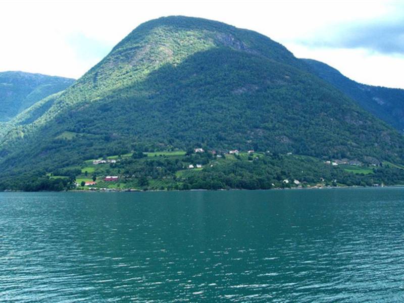 Lustrafjorden