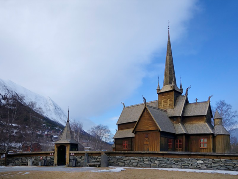 Lom Stavkirke