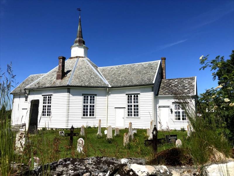 13 Åttekantet tømmerkirke 1