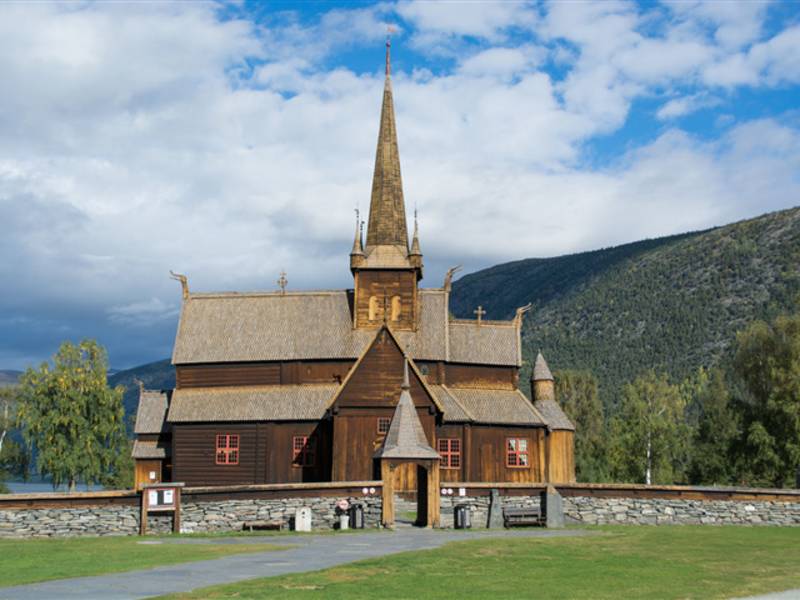 Lom Stavkirke