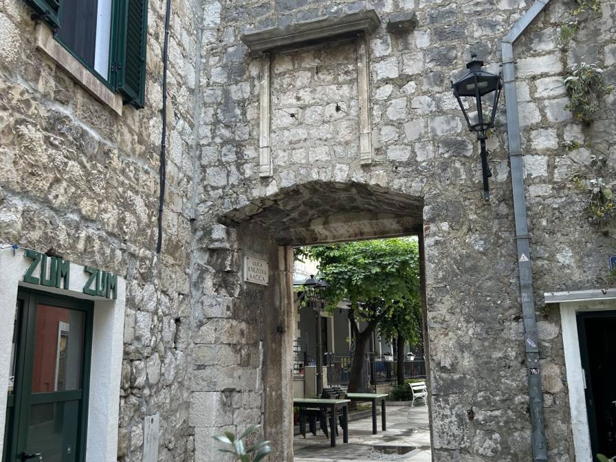 Istočna gradska vrata