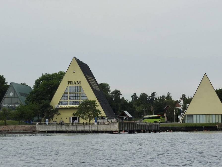 6960F32B-B339-453A-91ED-5179B6B156D5