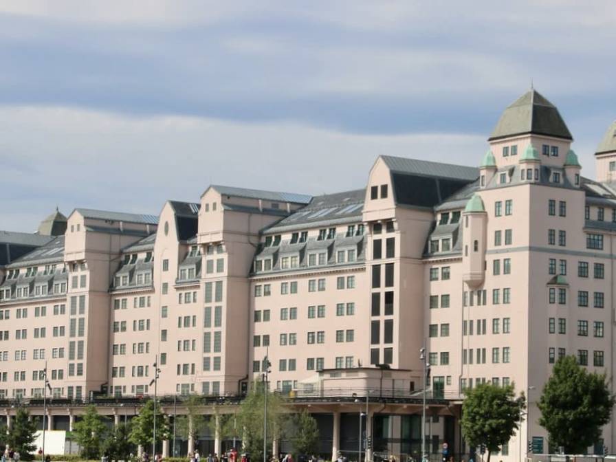 AA3360B6-BE45-4F2D-A06F-4E9EF69EC3AC