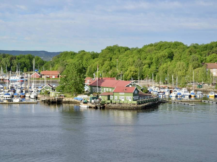 DA60B1B3-A0F0-44D4-98F8-6FC4CE1BC48C