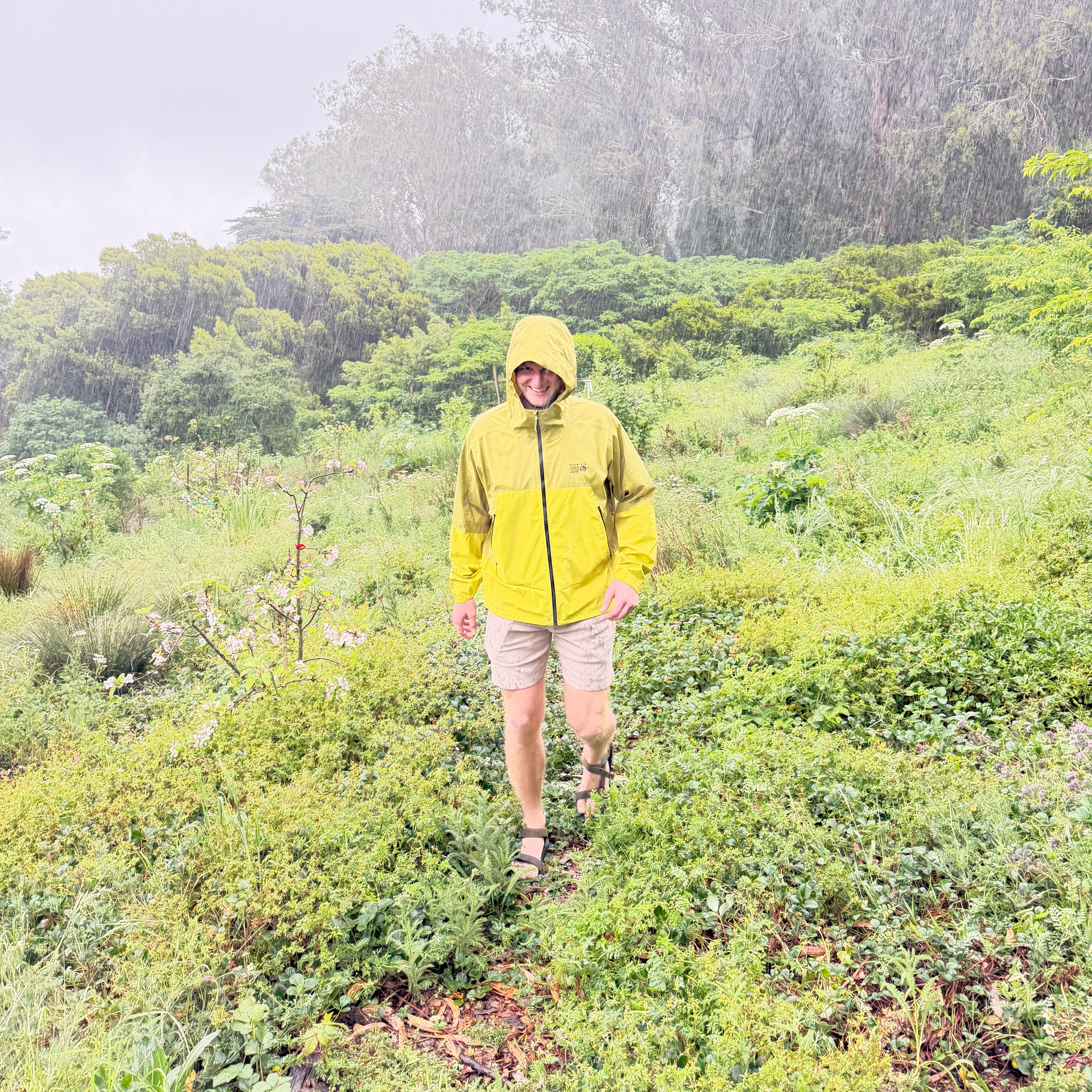 Expert review of Mountain Hardwear Men's Cloud Cipher Hooded Rain