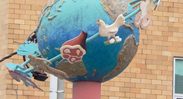 “To Market, To Market” Sculpture