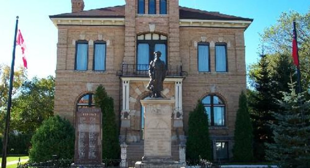 Neepawa Court House / Beautiful Plains County Court Building