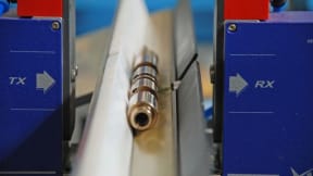 Lasermessgerät für Durchmessermessung und Kontrolle der Shleifmaschine.