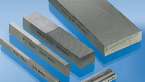 Flat thread rolling dies characterized by steels and profiles