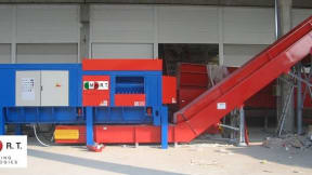 Primary single shaft shredders for solid waste and bulky materials